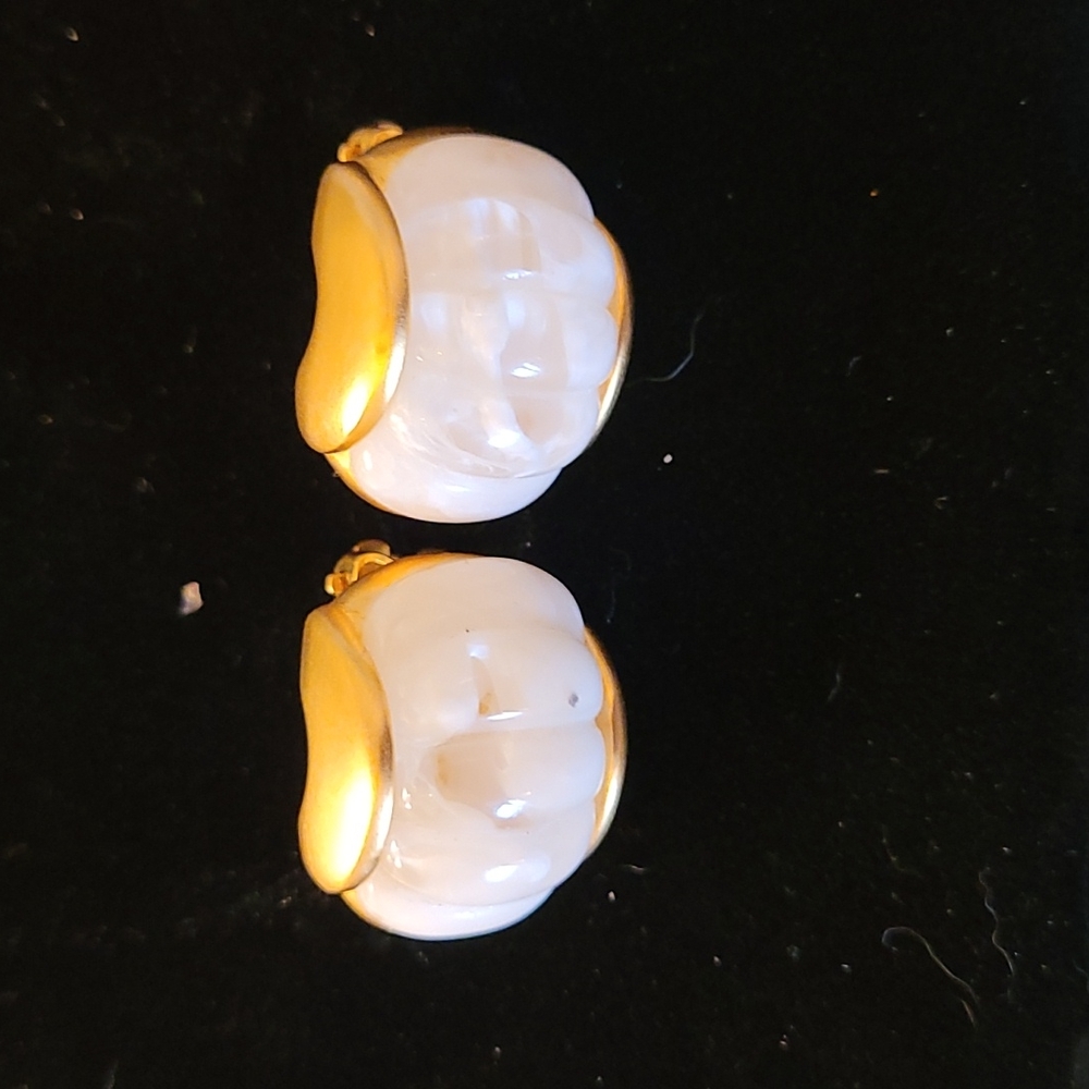 Givenchy Brand New Lucite Clip-on Earrings - Picture 7 of 10